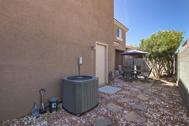 Building Photo - 8074 W Beck Ln