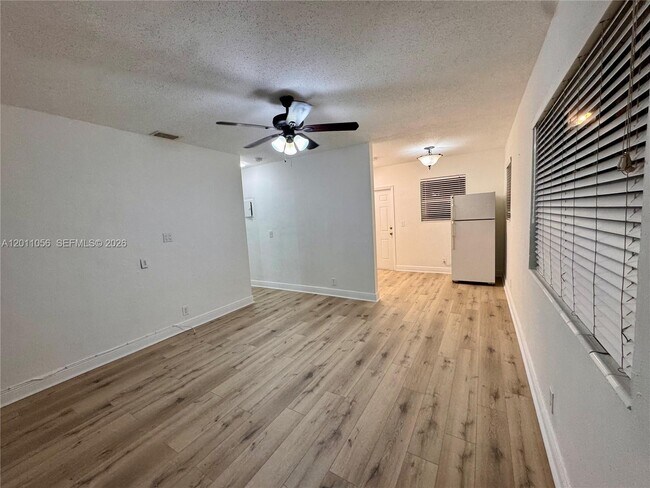Building Photo - 2240 NE 171 St