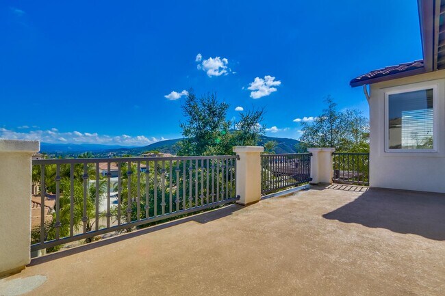 Building Photo - Beautiful 4 bedroom, 4.5 bathroom Home in the Varadero Community