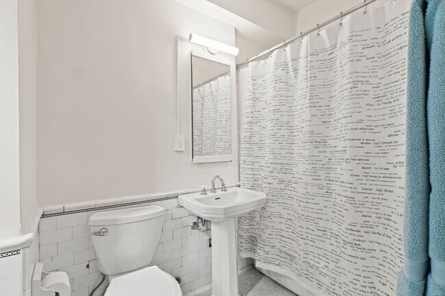 Building Photo - Adams Morgan Condo | Studio | 1 Bath | 300 Sf