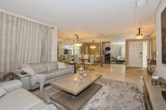 Building Photo - 4485 Carambola Cir S