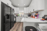 Building Photo - 5229 E Falls View Dr