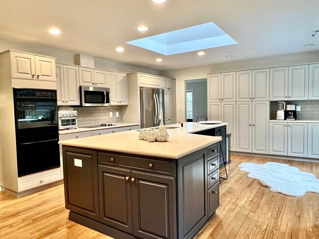 Building Photo - 326 Ponus Ridge Rd
