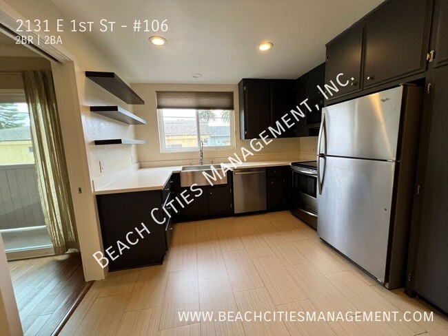 Building Photo - Condo located One Block from the Beach wit...