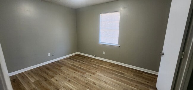 Building Photo - Single Family Home 3BR / 1BA