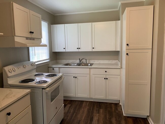 Building Photo - New Listing! Coming Soon!