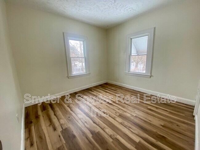 Building Photo - 884 Copley Rd