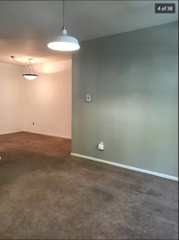 Building Photo - 1535 S Florence Way