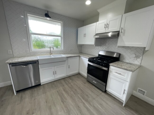 Building Photo - 2831 Jones St