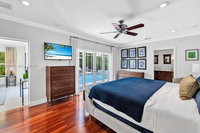 Building Photo - 5915 La Gorce Dr