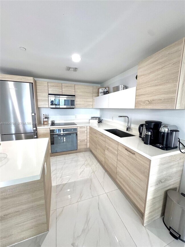 Building Photo - 16385 Biscayne Blvd