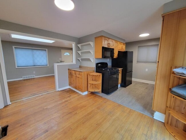 Building Photo - 137 Rosemont Dr