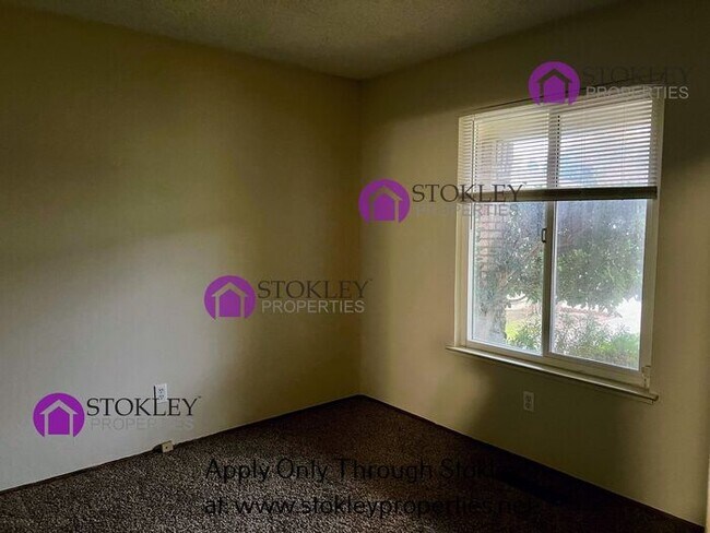 Building Photo - 580 Heather Pl