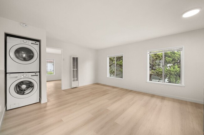 Building Photo - 35-35 Kennebec Ave