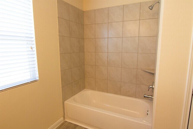 Building Photo - 8518 Middleton Oaks Cir