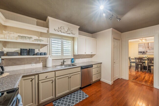 Building Photo - 2157 W Lotus Ave
