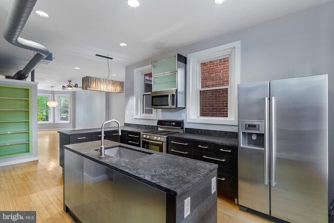 Building Photo - 1311 East Capitol St SE