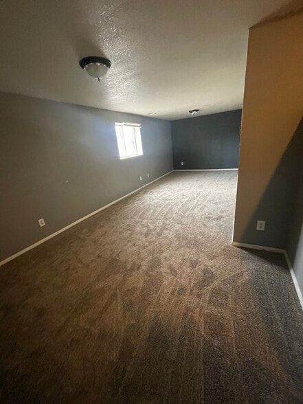 Building Photo - 822 Badger Ln
