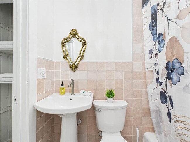 Building Photo - 222 7th St NW