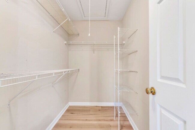 Building Photo - Spacious 3BR, 2BA Townhome with 2-Car Garage & Fireplace $1850/mo rent***