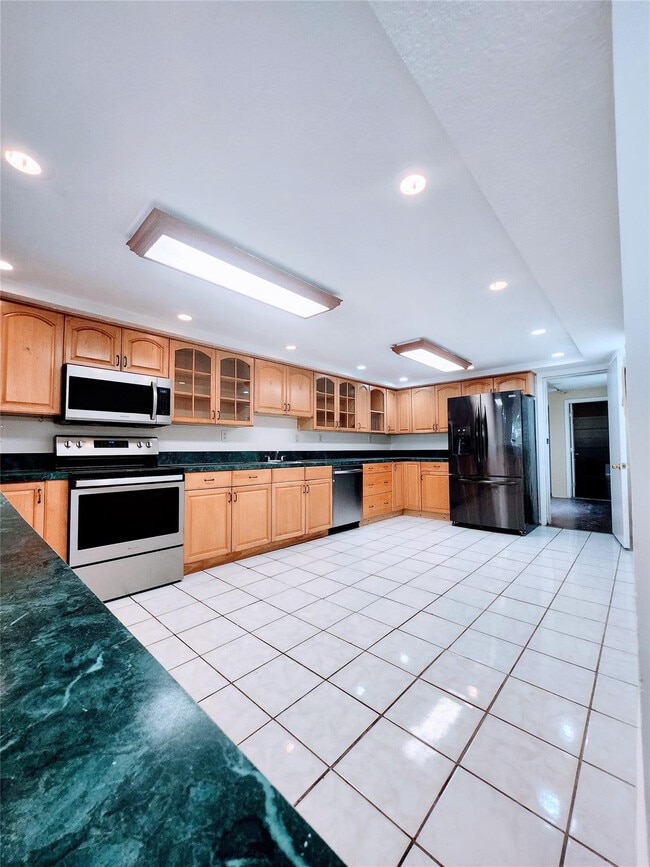 Building Photo - 793 NE 206th St