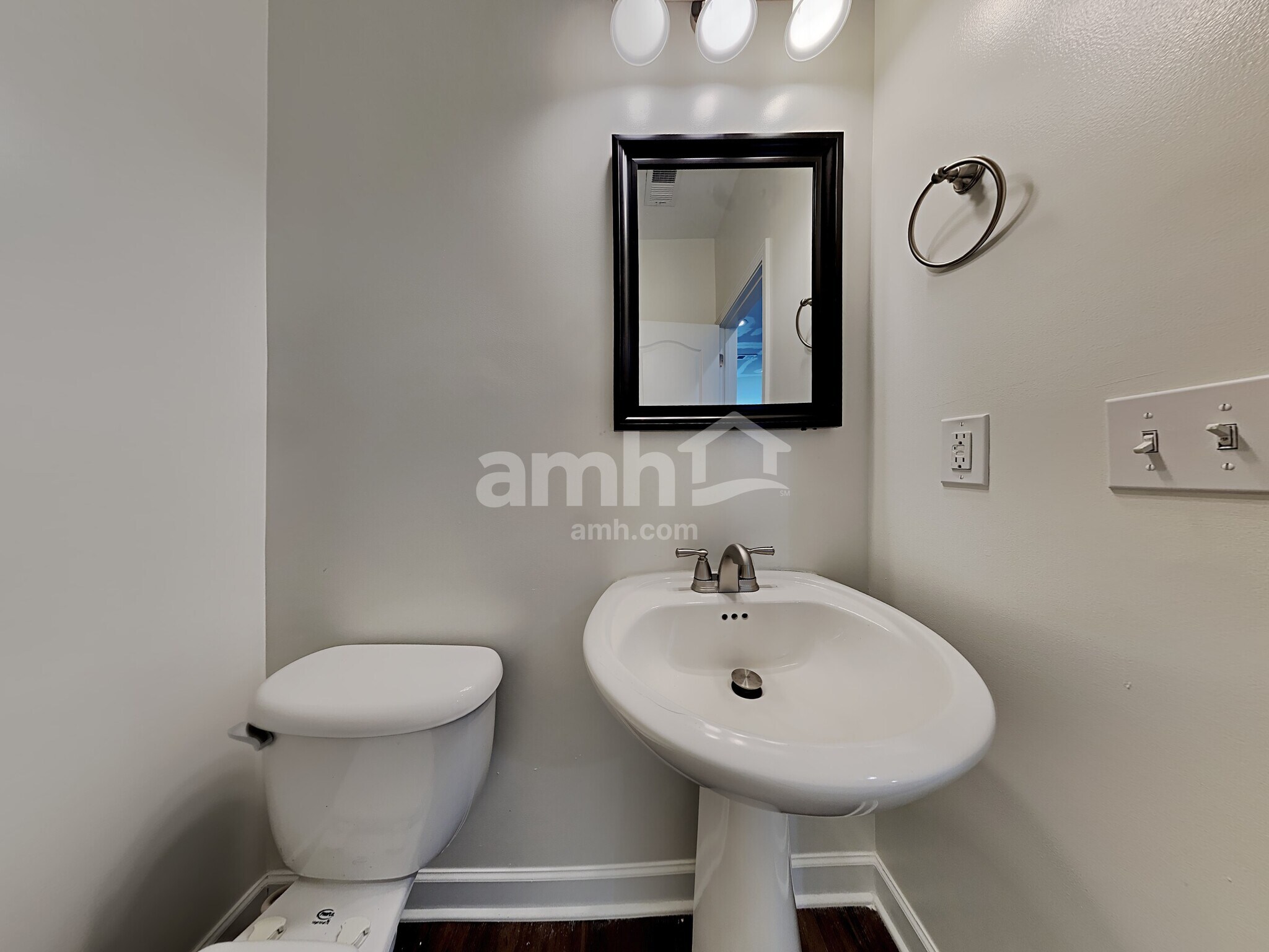 Building Photo - 118 Maywood Drive