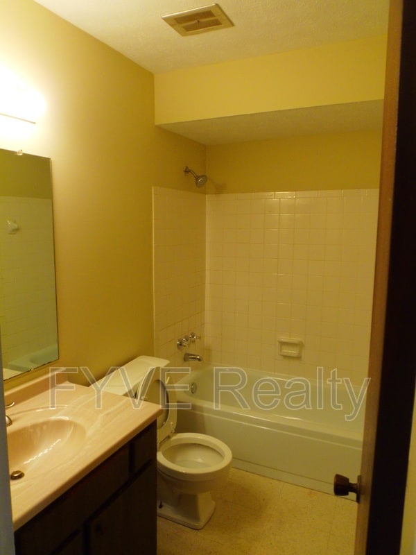 Building Photo - 2011 Baldwin Rd