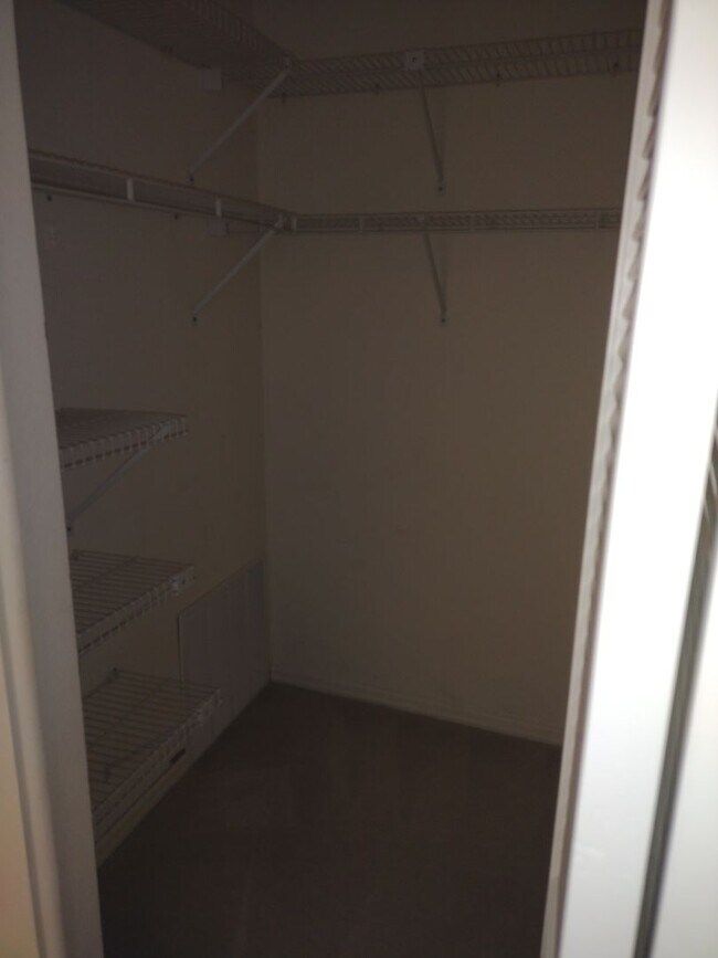 Building Photo - 2 bedroom 2 bathroom Large House for rent ...