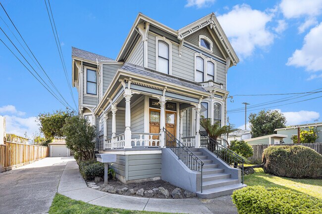 Building Photo - 2204 Buena Vista Ave