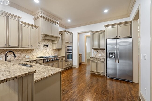 Building Photo - 444 Wild Elm St