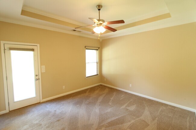 Building Photo - 222 Oxmoor Pl