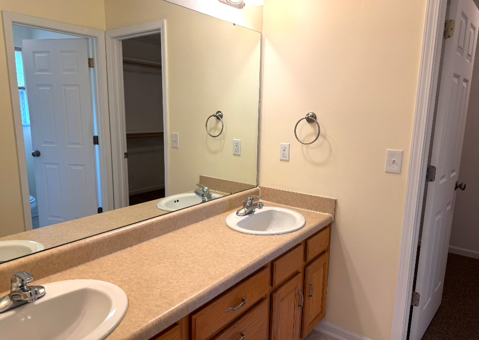 Master bathroom - 1844 Villo Woods Ct