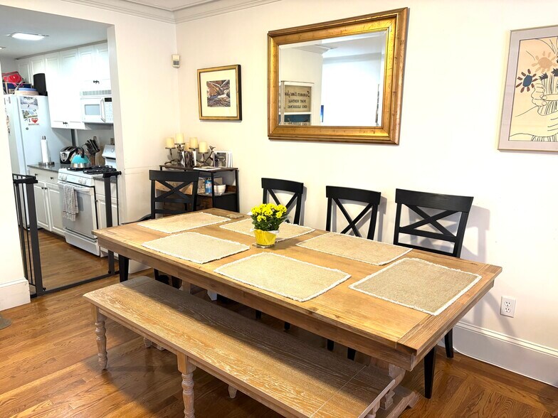 Building Photo - 331 Beacon St