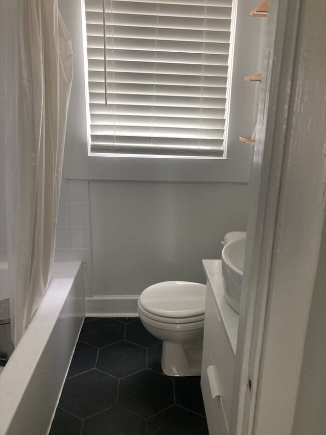 Building Photo - 108 Brookdale Ave