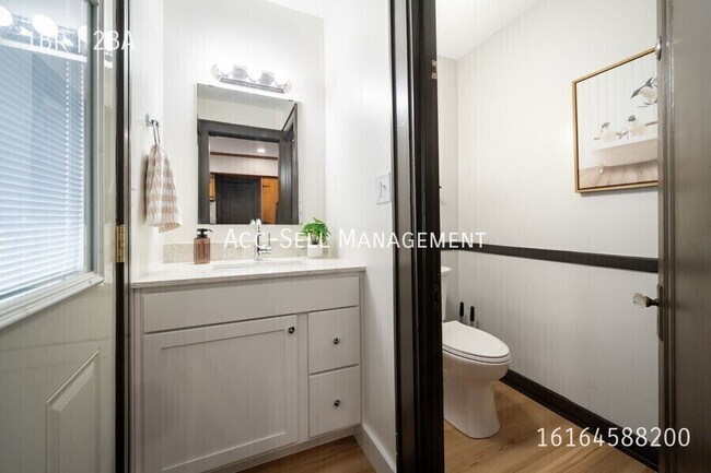 Building Photo - 1038 Crosby St NW