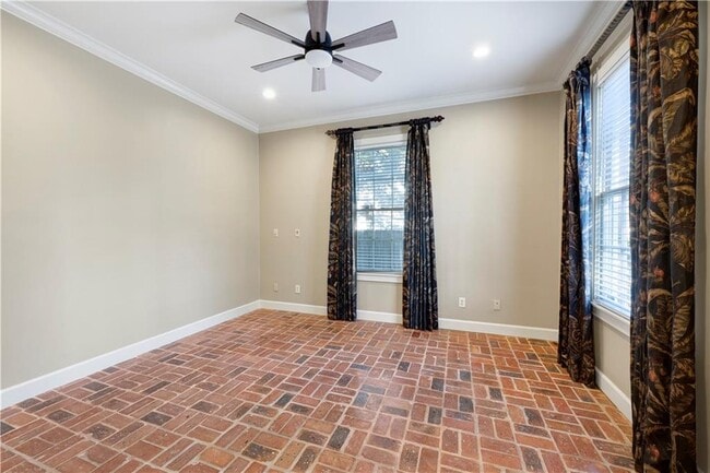 Building Photo - 305 N Jackson St