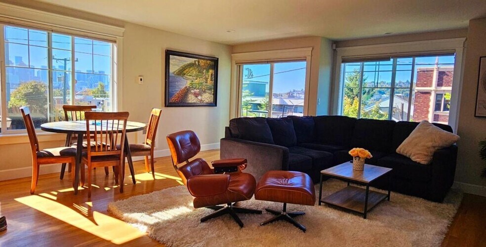 Building Photo - East Lake Town House