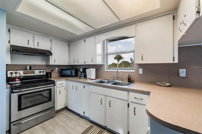 Building Photo - 208 S Canal St