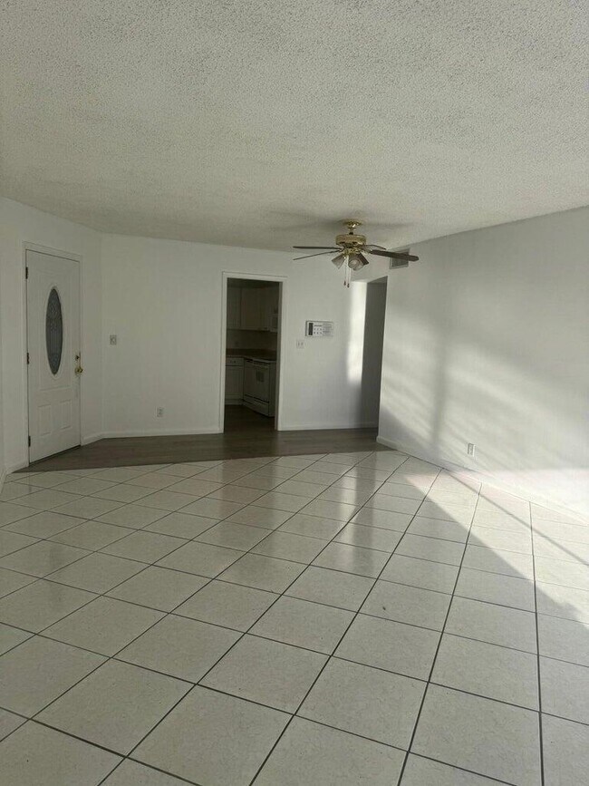 Building Photo - 10789 N Military Trl