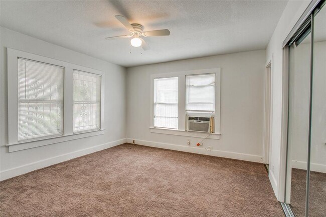 Building Photo - 7119 Farnsworth St