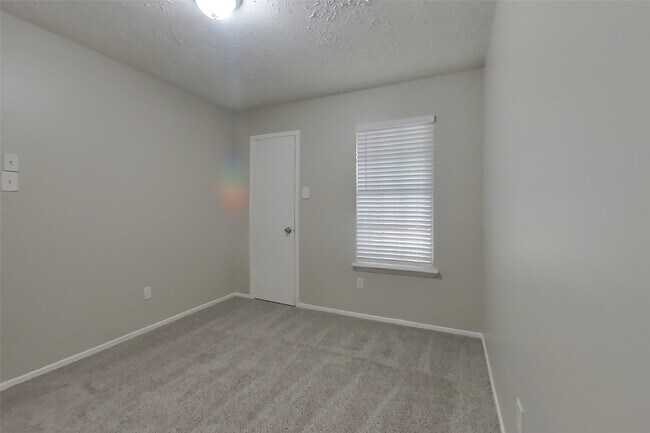 Building Photo - 7331 Millbrae Ln