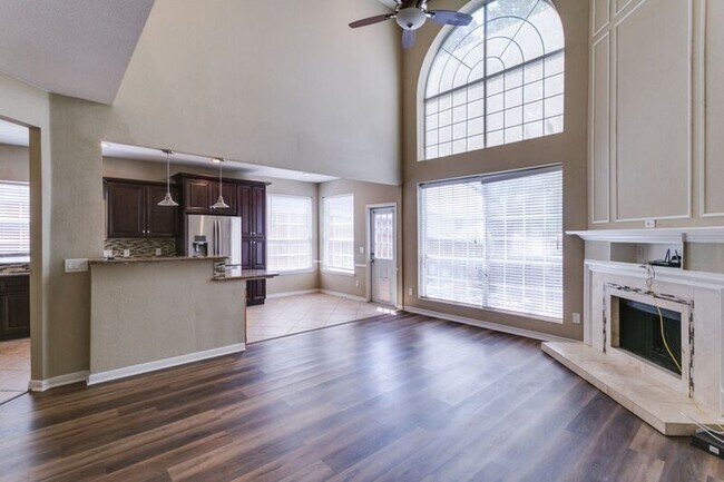 Building Photo - 2119 Dover Dr