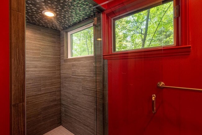 Building Photo - 348 Winding Ridge