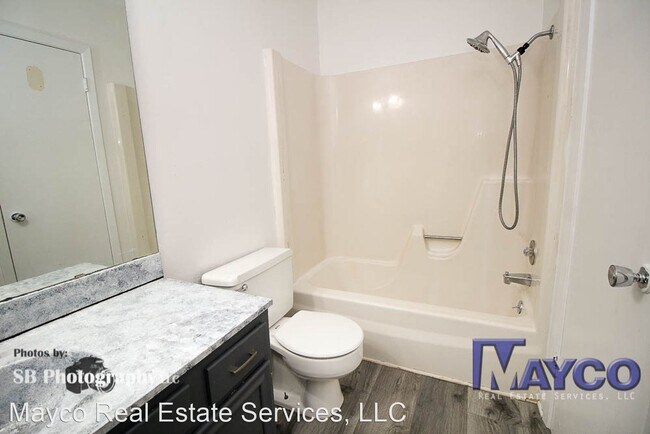 Building Photo - 3 br, 1.5 bath House - 10103 Carlsbad Dr.