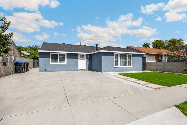 Building Photo - Adorable 2 Bed / 1 Bath