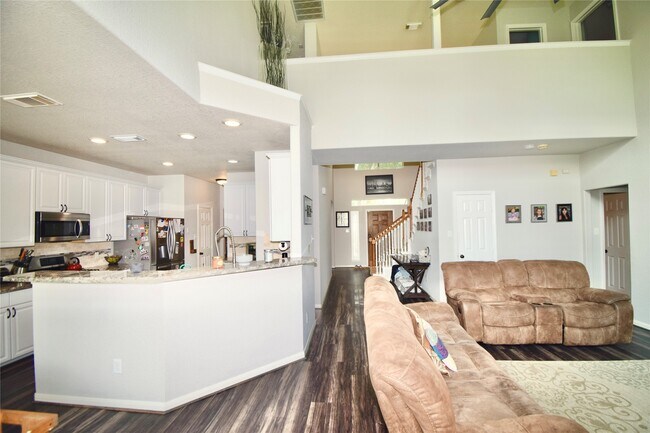 Building Photo - 10403 Village Lake Dr