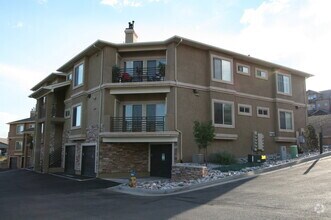 Building Photo - Stunning & Contemporary Open Floor 2 BR Co...