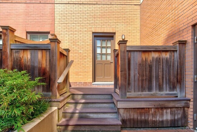 Building Photo - 24 Second St