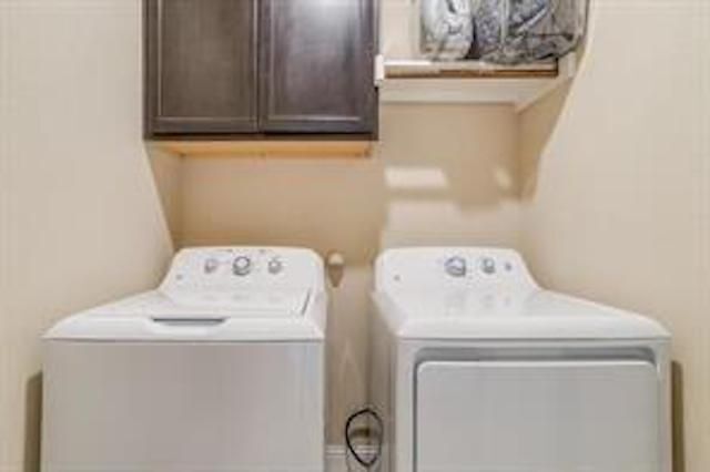 Building Photo - 4416 Lakeview Dr