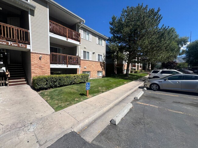 Building Photo - 857 Meadow Pine Ct